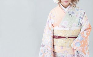 着物を着た若い女性