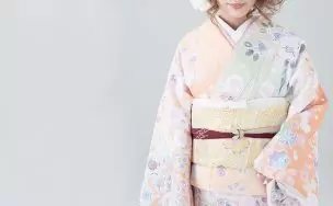 着物を着た若い女性